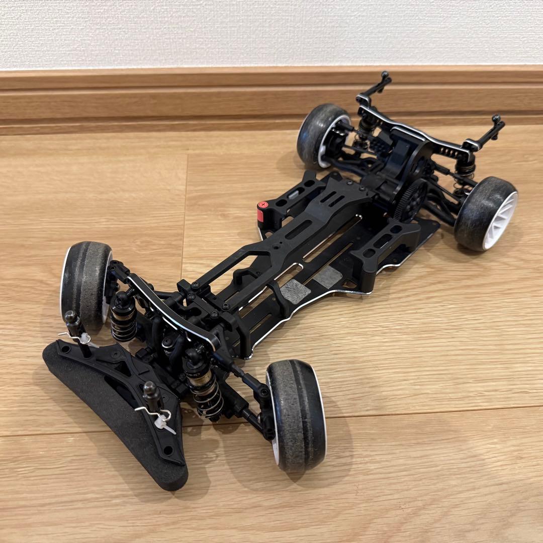 ヨコモSD1.0 GT-Rボディ、タイヤ付き