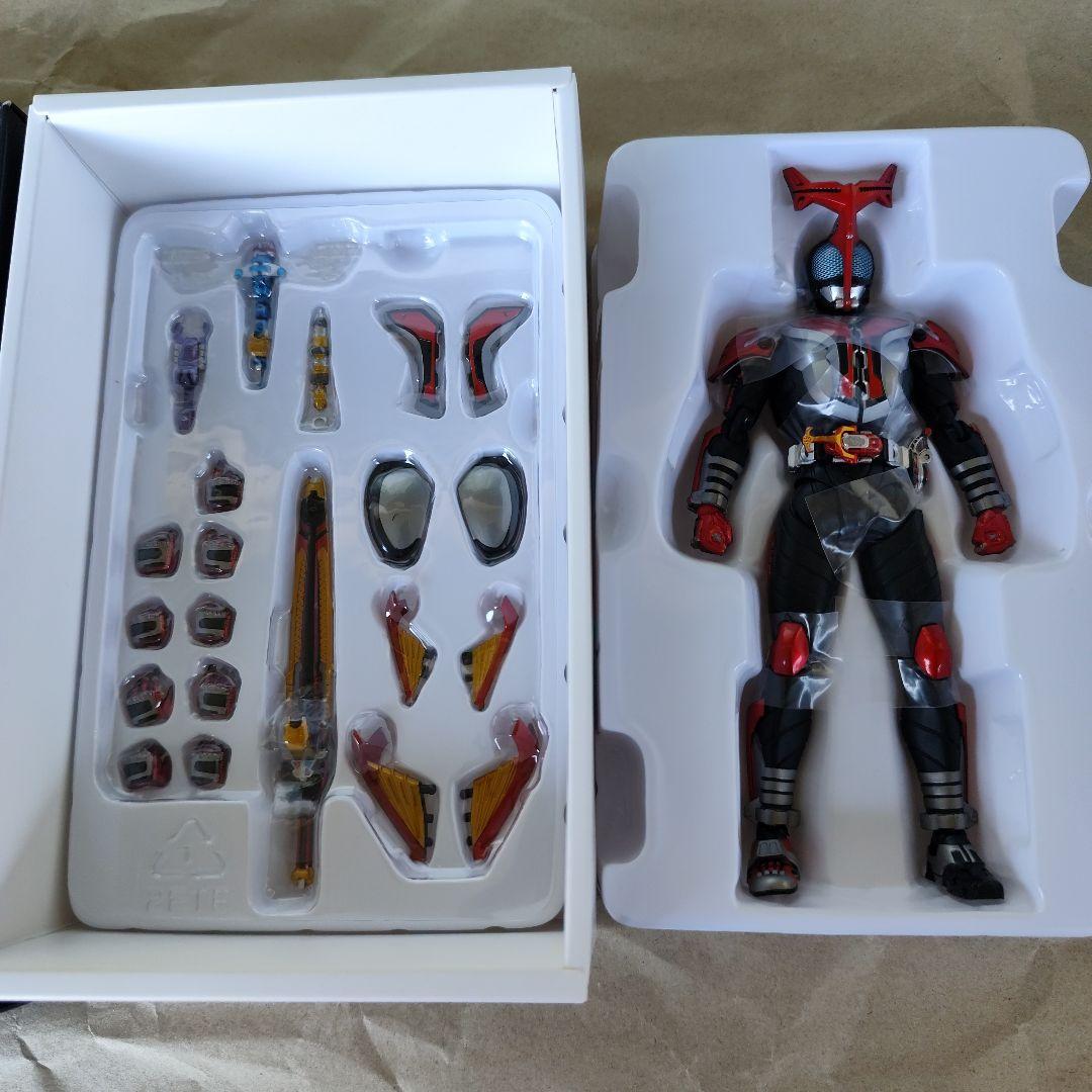 BANDAI 仮面ライダー フィギュアーツ　真骨彫　ハイパーカブト