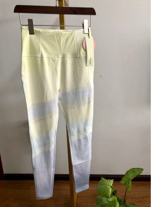 【エミヨガ新品2点セット❗️】サスティナレッチプルオーバー&グラデーションレギンス