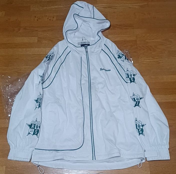 Russeluno ホワイト　ジップアップパーカー　サイズ4 新品　未使用