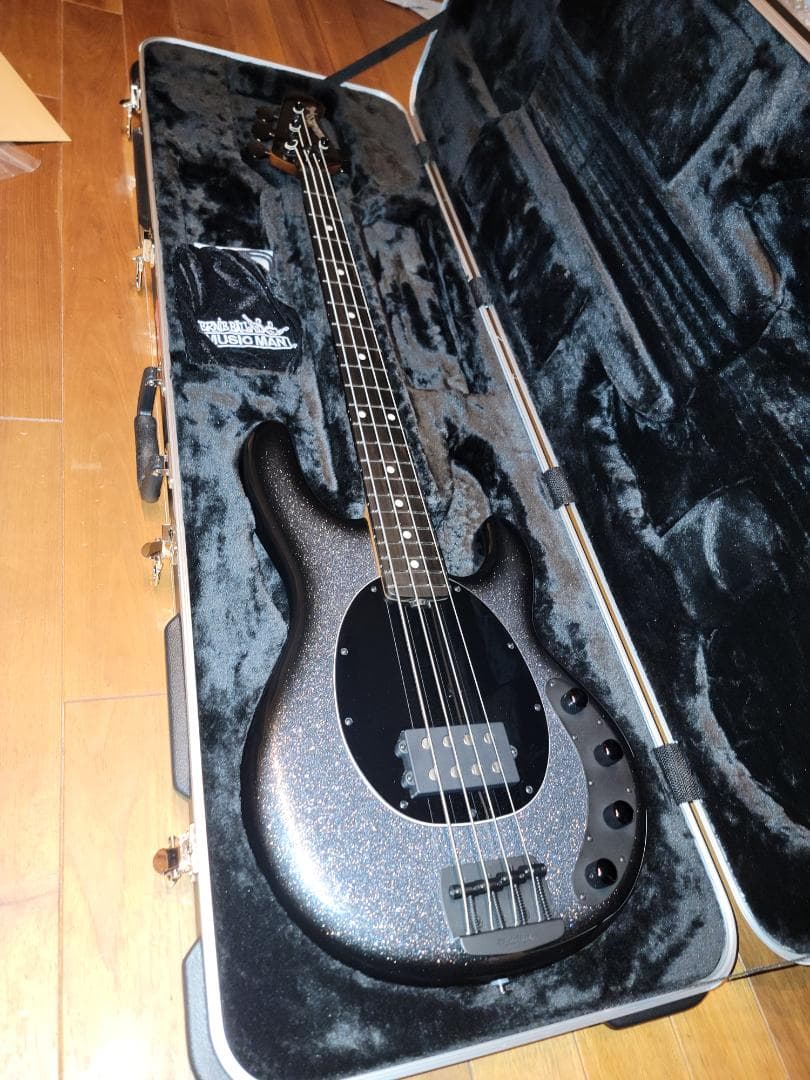 MUSICMAN StingRay グリッターシルバー ハードケース付き