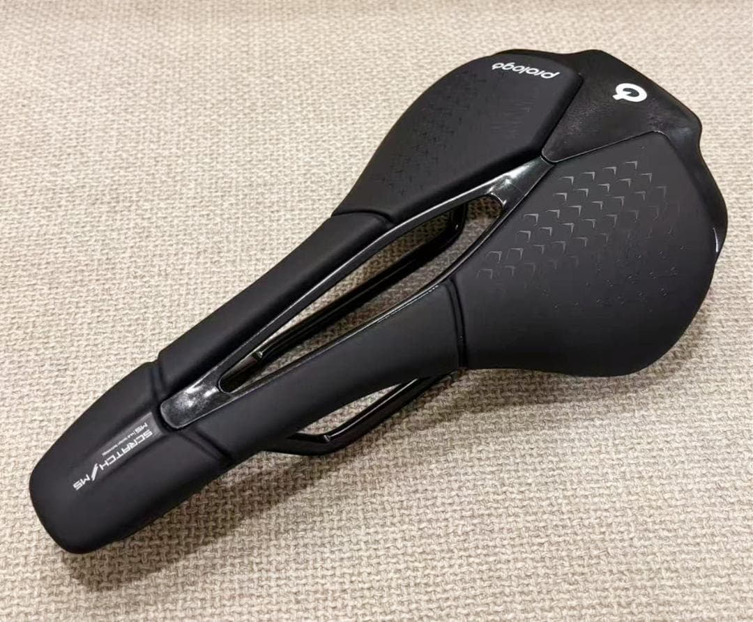 ロードバイク用サドル　Prologo SCRATCH M5 PAS