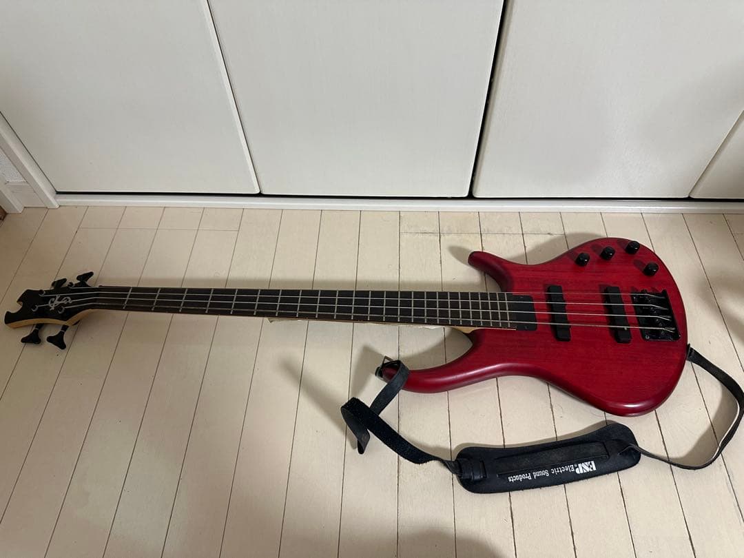 Toby Deluxe IV Walnut Satin エレキベース