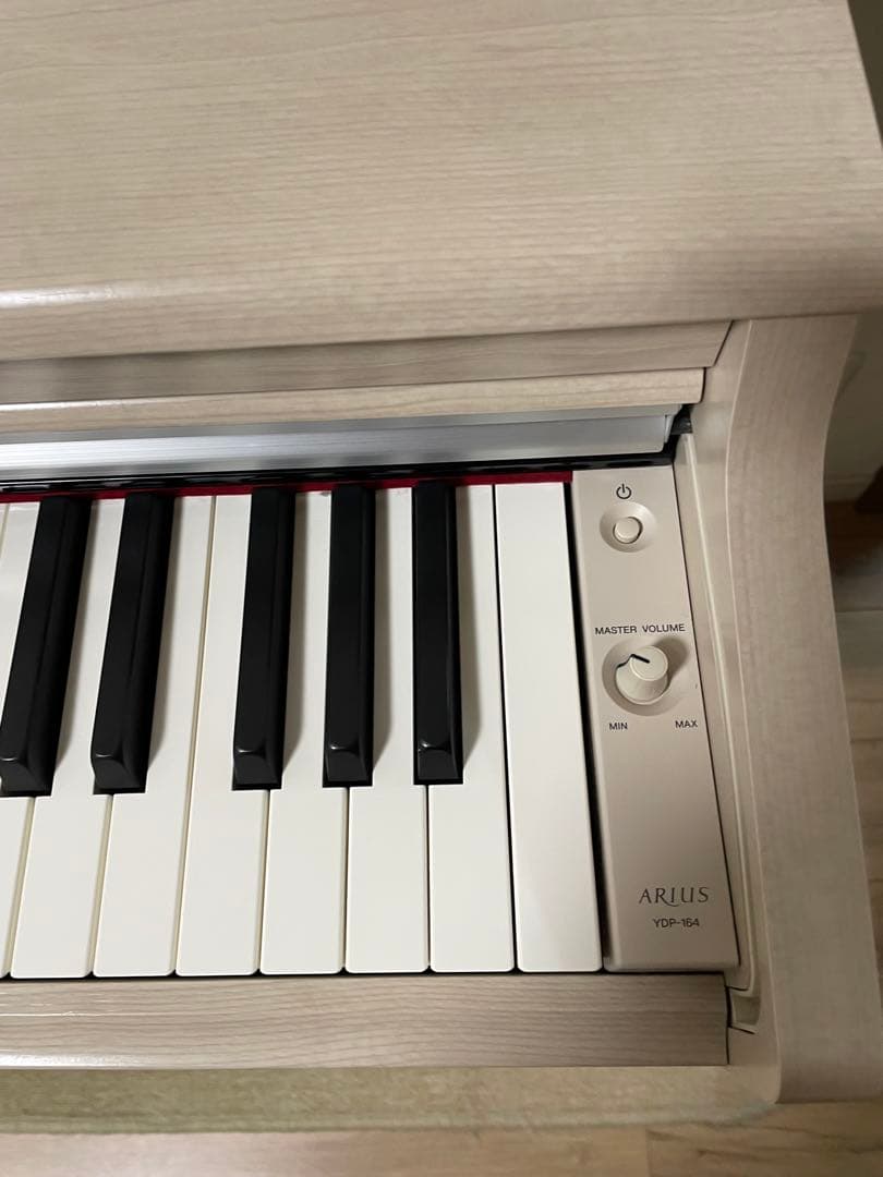 ヤマハ電子ピアノ YDP164WH 19年製 (送料込み)
