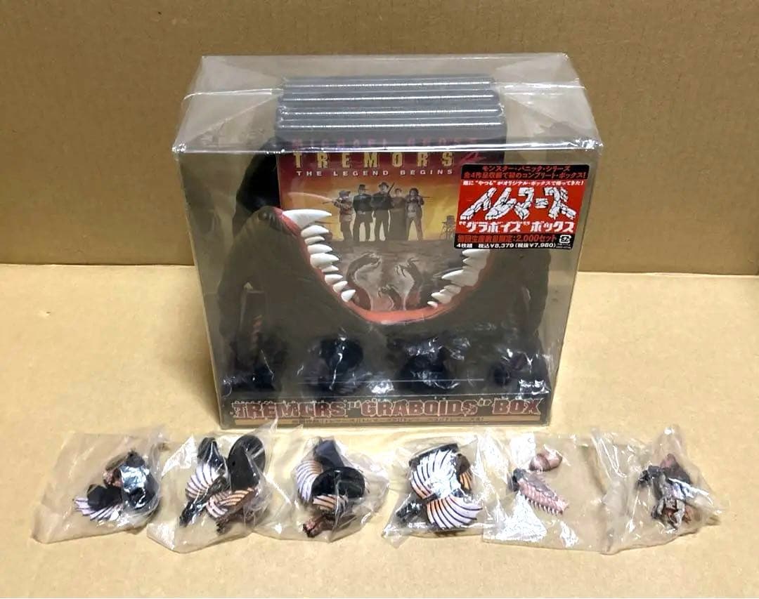 希少　新品未開封　トレマーズ　ガチャ　dvd 初回限定品　ボックス　セット売り
