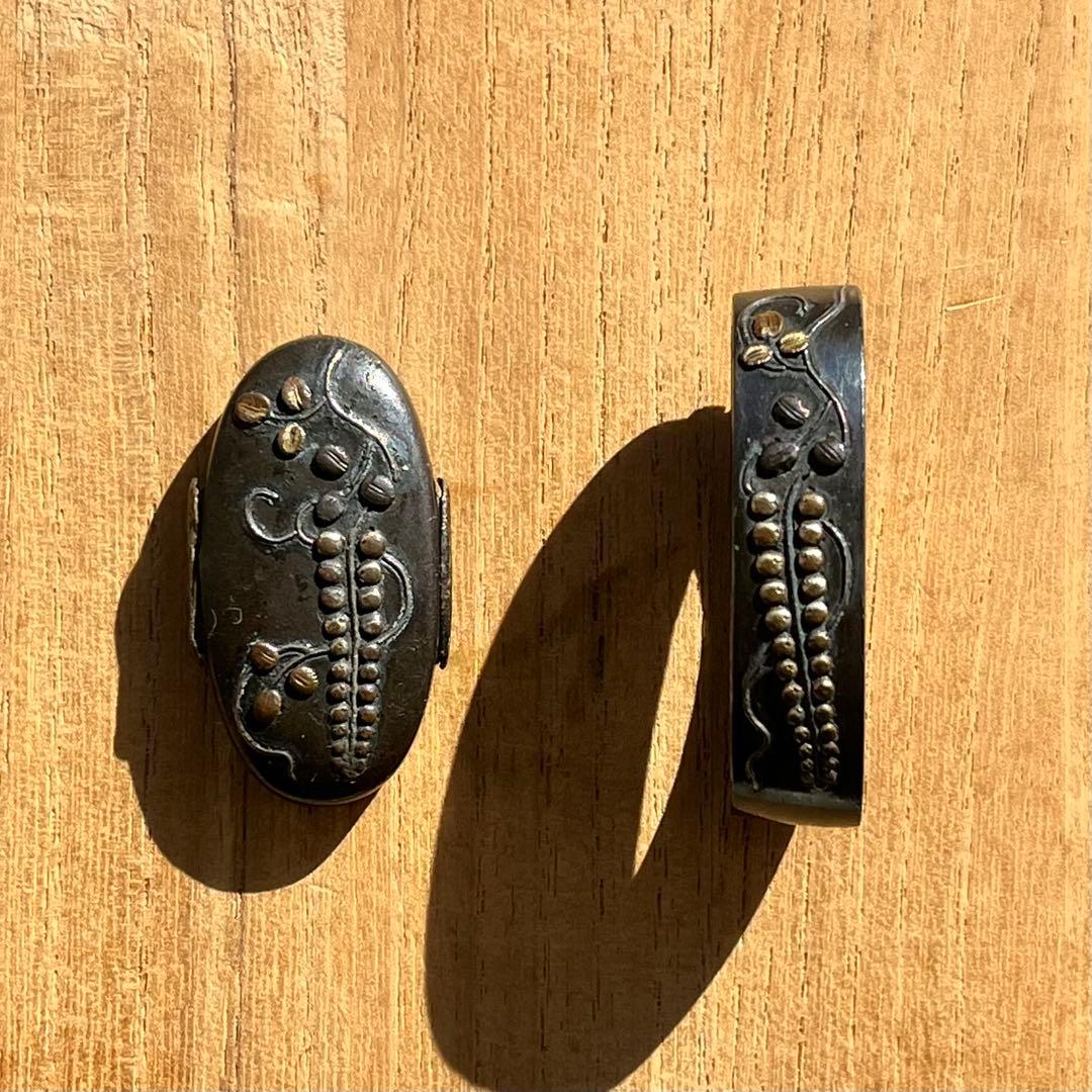〈時代物〉縁頭 武具 刀装具 目貫 切羽 金高盛上象嵌 魚子地