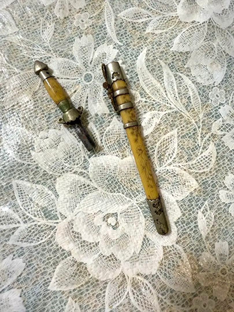 古道具 工芸品　骨董品　剣　動物の骨　銀　ハンドメイド　花人物像　彫刻　松