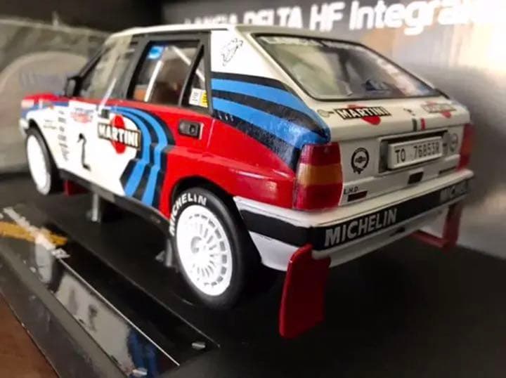 価格変更1/18 サンスター ランチアHFインテグラーレ16V1991WRC優勝