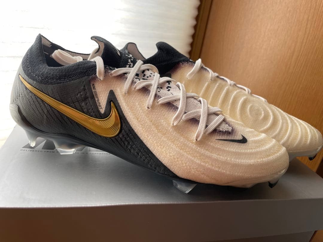Nike Phantom サッカーシューズ ホワイト/ブラック/ゴールド
