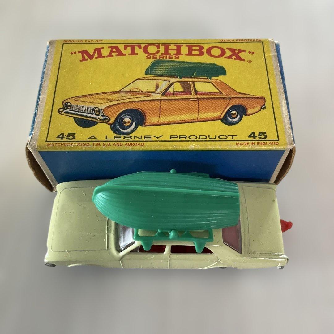 ミニカー　マッチボックス　45 フォード コルセア＆ボート
