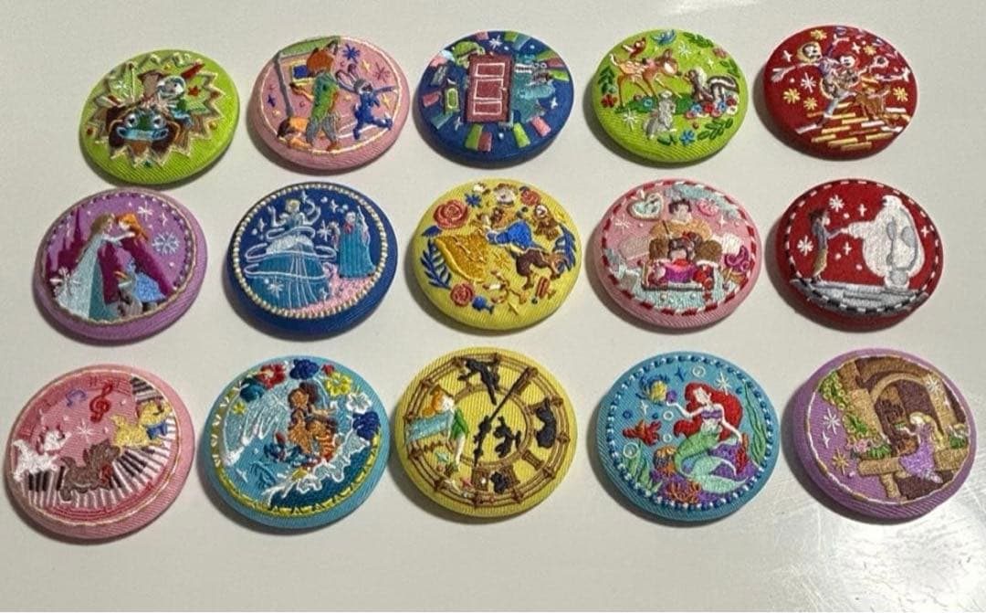 Disney Characters 刺繍缶バッジビスケット2 コンプリート15個