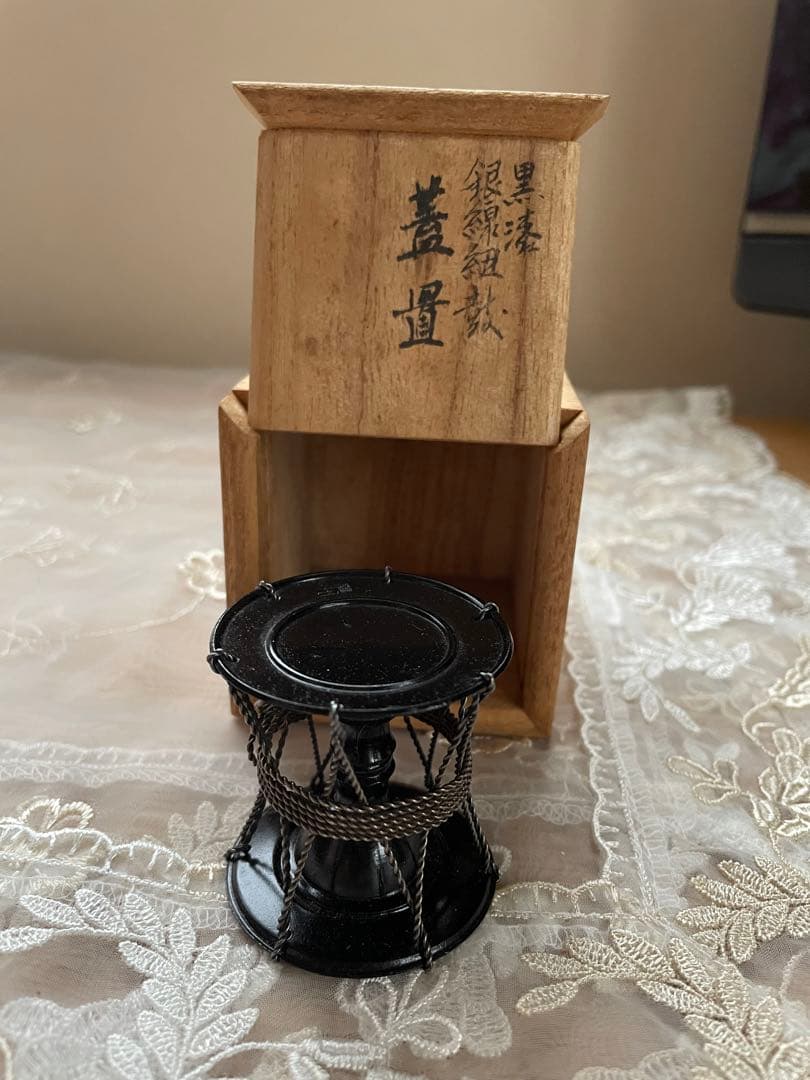 黒漆　銀線紐鼓　井波慶州　蓋置　美品　箱付き