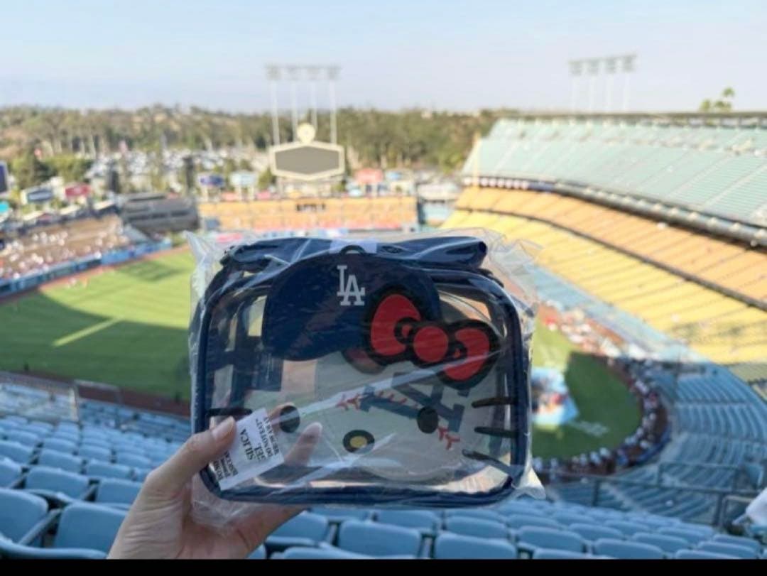 ドジャースタジアム　ハローキティクリアバッグ