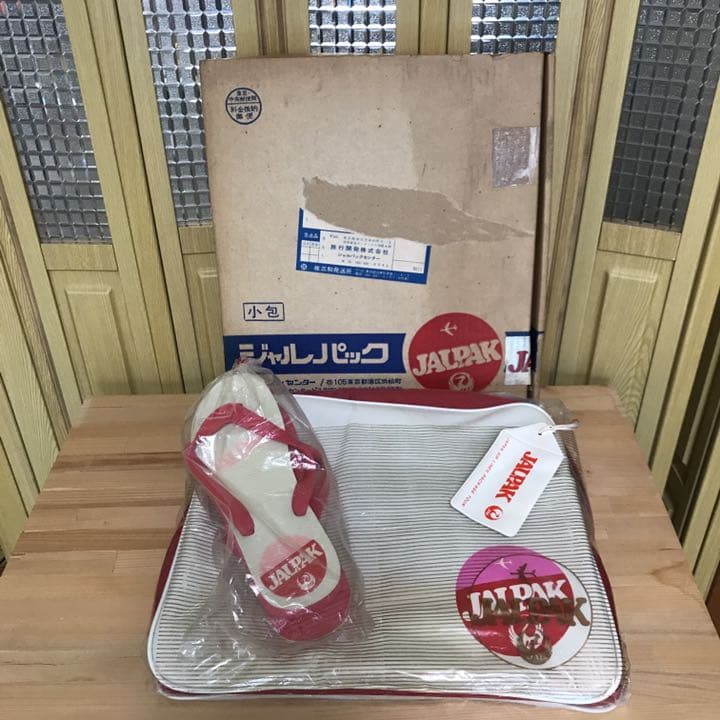 JALバック白赤！ レア⁈  ビーチサンダル付き