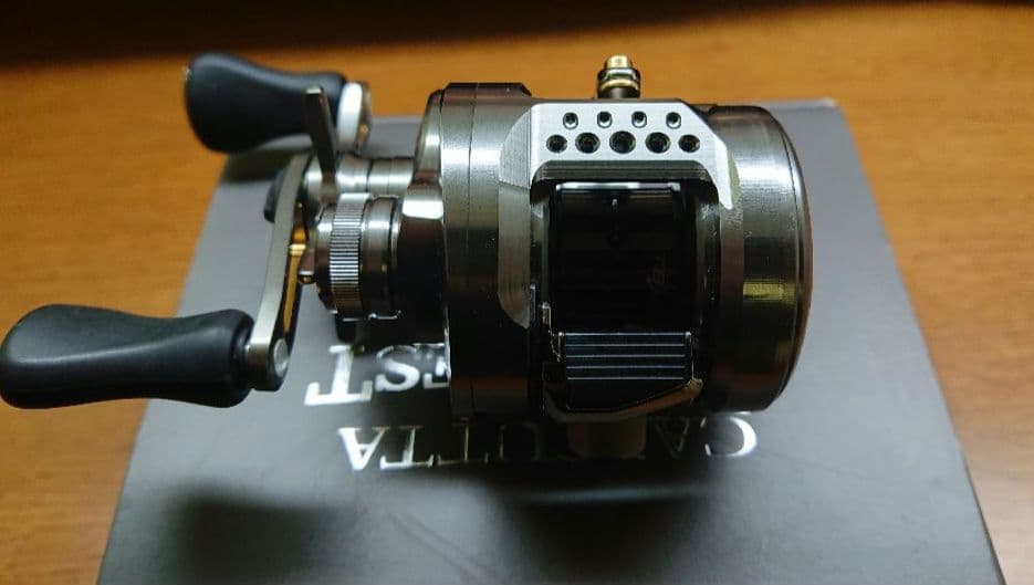 シマノ 23カルカッタコンクエストBFS XG 左ハンドル(美品)