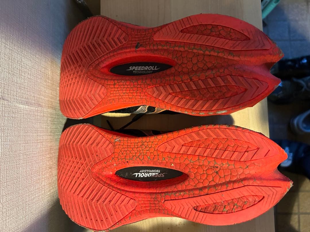 Saucony スパイクシューズ 黒/オレンジ