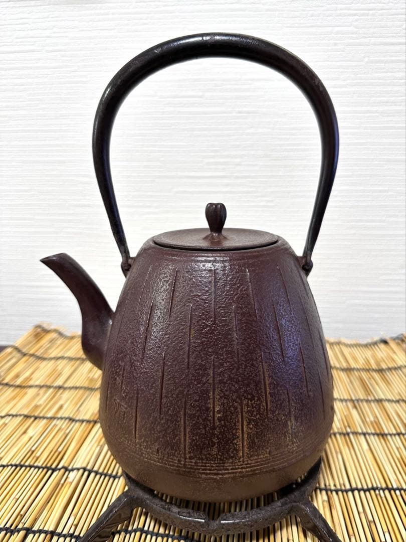 ほぼ未使用品　南部鉄瓶作家 及川 恒作 １５型雨地文 南部鉄瓶 南部鉄器　鉄瓶