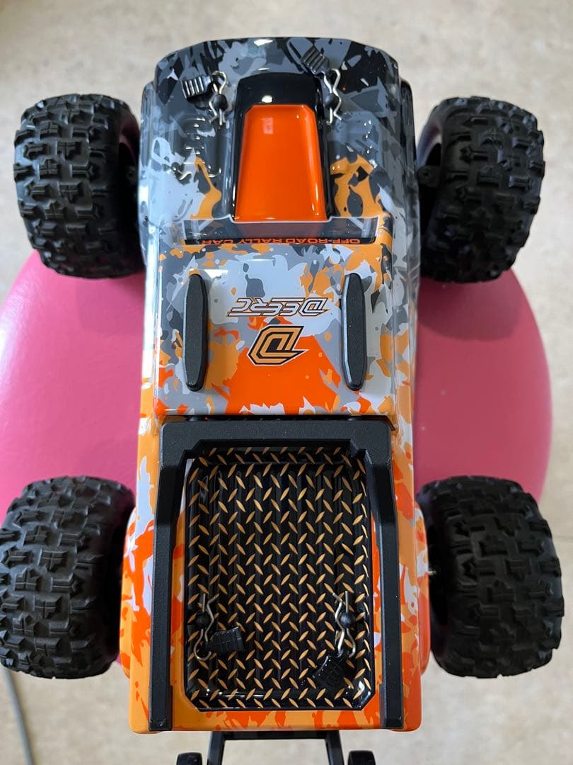 DEERC ラジコンカー 4WD 1/16 ブラシレスモーター 四輪駆動
