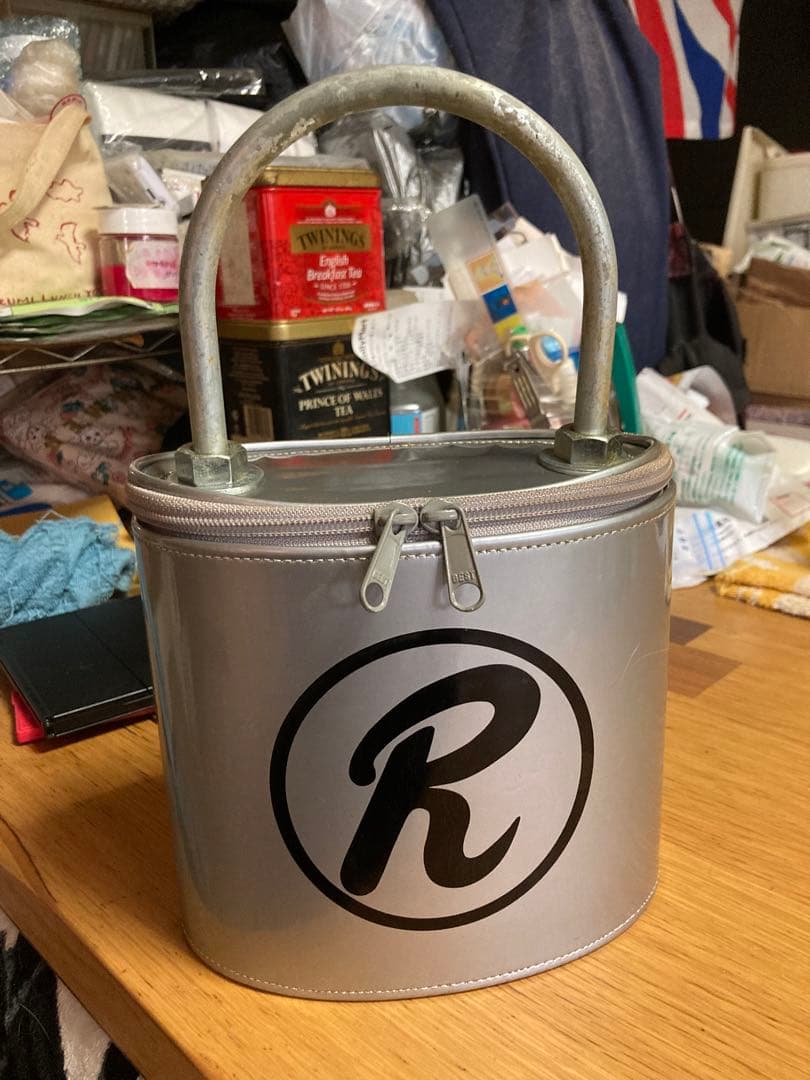 ピストルズ　南京錠型バッグ