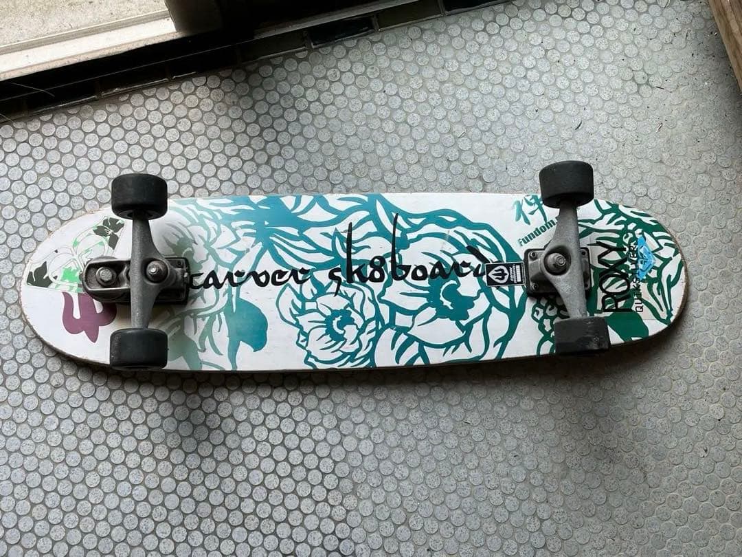 ROXY QUICKSILVER 花柄スケートボード