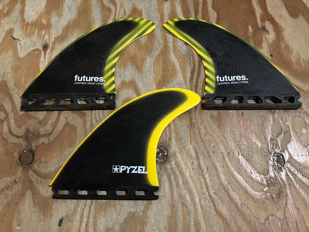 futures CONTROL PYZELトライフィンLサイズ新品未使用