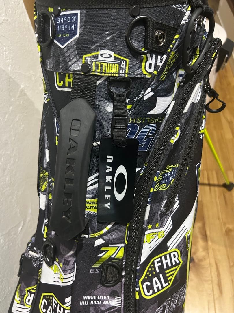 Y*様 OAKLEY スタンド型軽量キャディバッグ 黒/黄