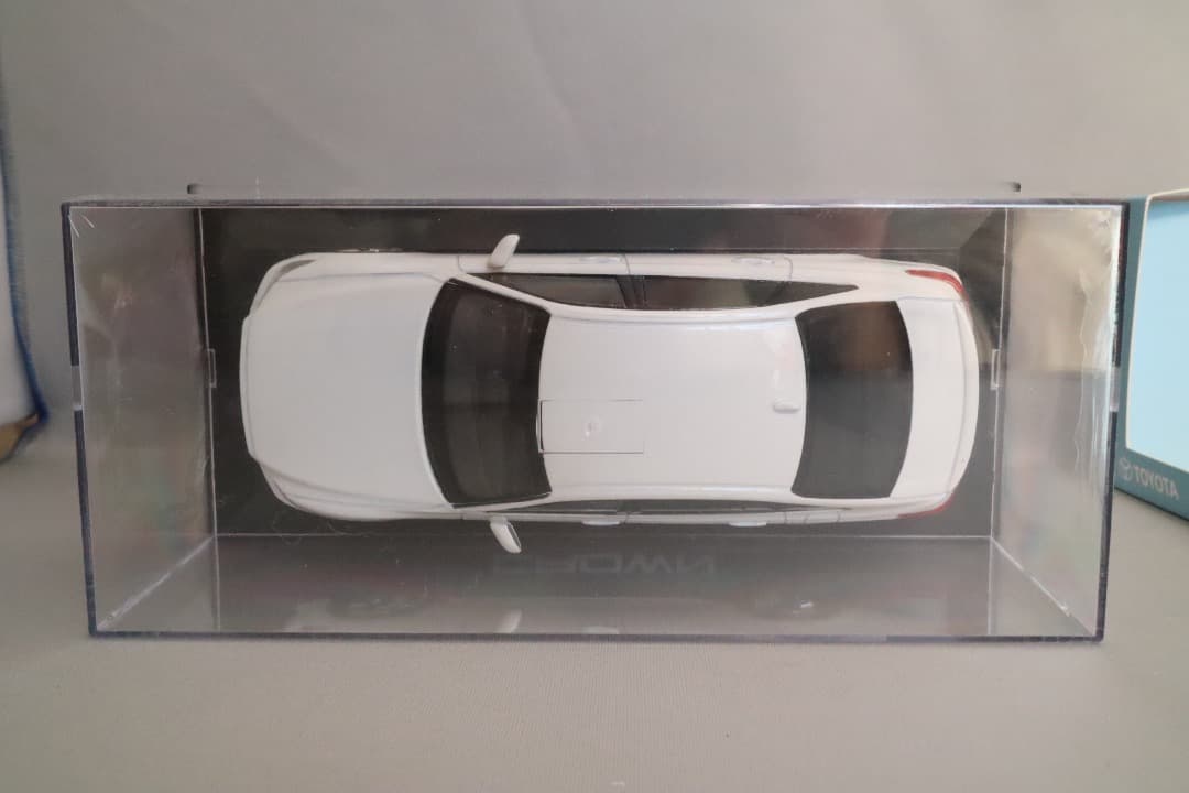 【非売品】トヨタ クラウン RS アドバンス ホワイトパール　1/30スケール