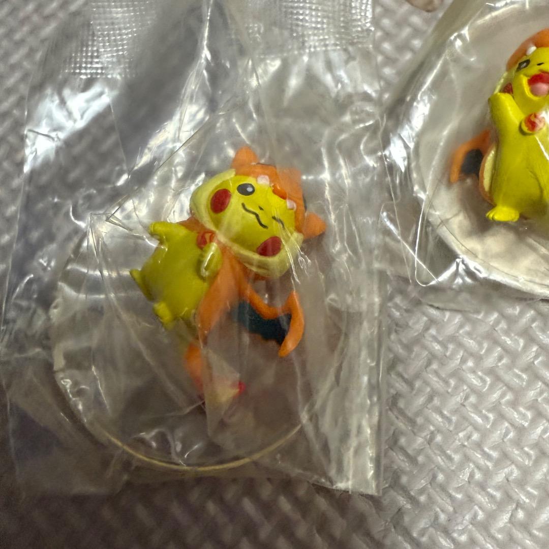 ポンチョを着たピカチュウ リザードンY フィギュア　セット