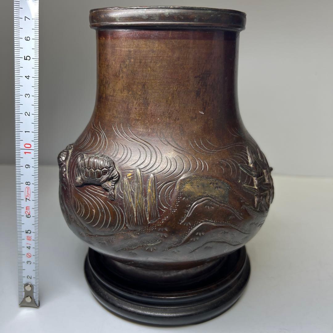 古銅　亀にカニ浮彫花瓶　台込高約17.5㎝/1137g 東Y8-0206☆2F