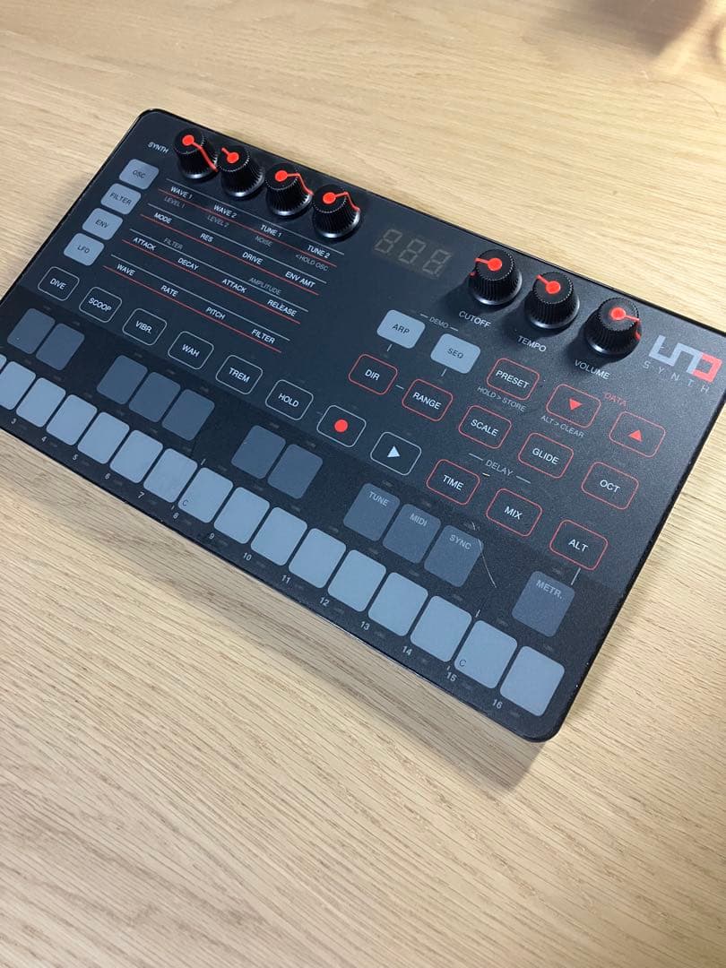 IK Multimedia UNO Synth アナログ モノシンセ 箱無し