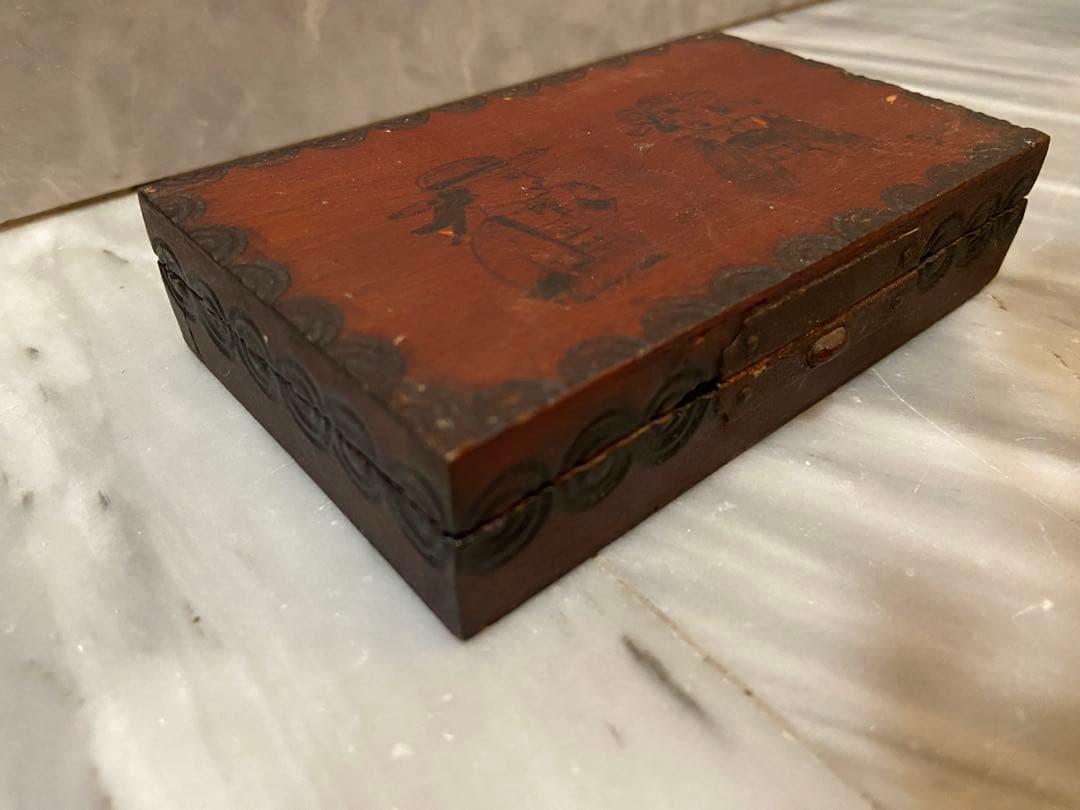 古道具坂田 坂田和實 取扱い品 木製茶箱 手描き人物画 波型縁取り