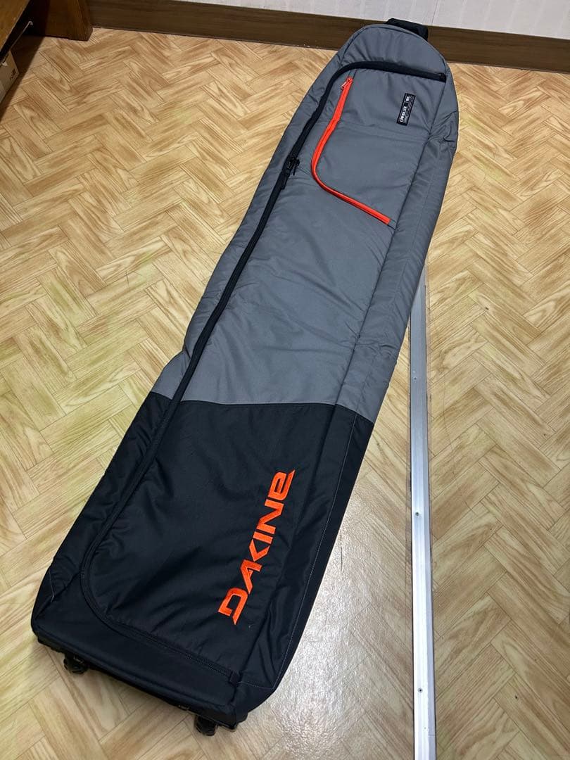 定価2.64万 DAKINE LOWRollerスノーボードバッグ 165 白馬