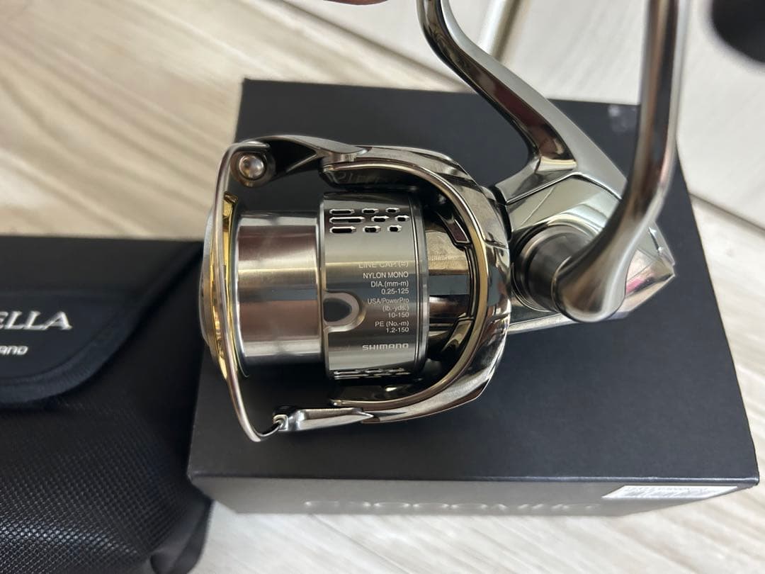 【超美品】18ステラC3000MHG スピニングリール