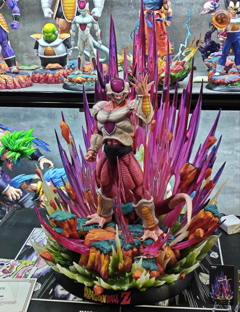 ホワイトホールスタジオ　フリーザ　第二形態　ドラゴンボール　フィギュア