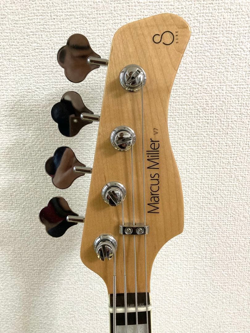 ベース SIRE V7