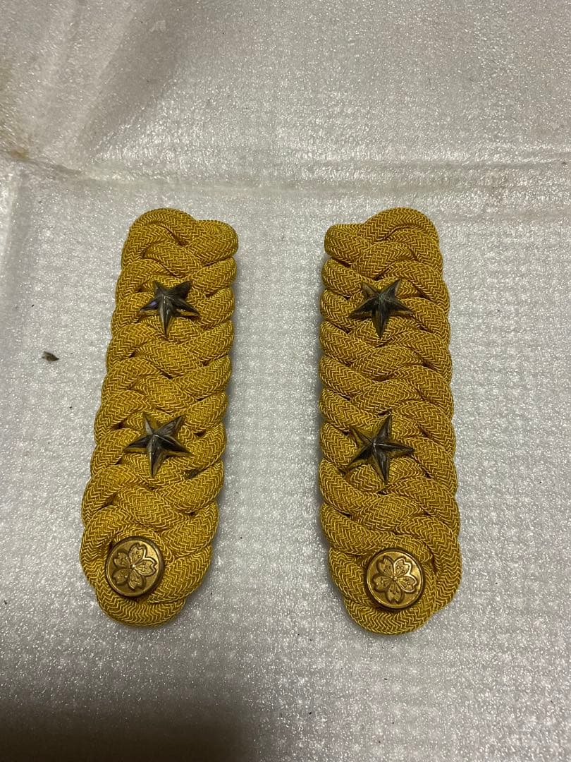 大日本帝国　肩章セット　階級不明？【箱付き美品　アンティーク】。