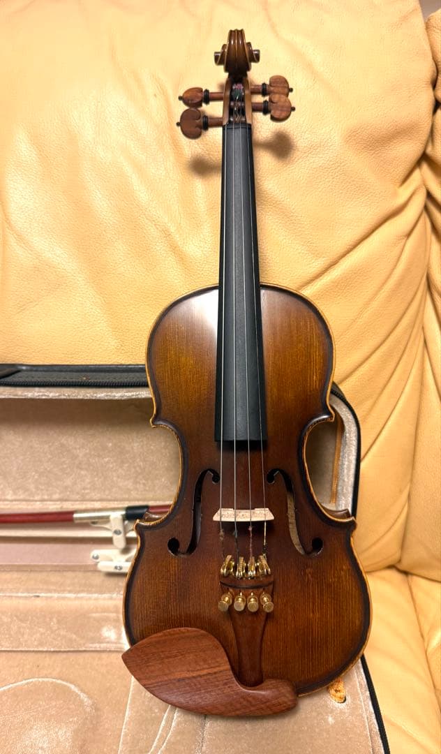 木製1/8バイオリン本体　弓新品付き　松脂・ケース付き