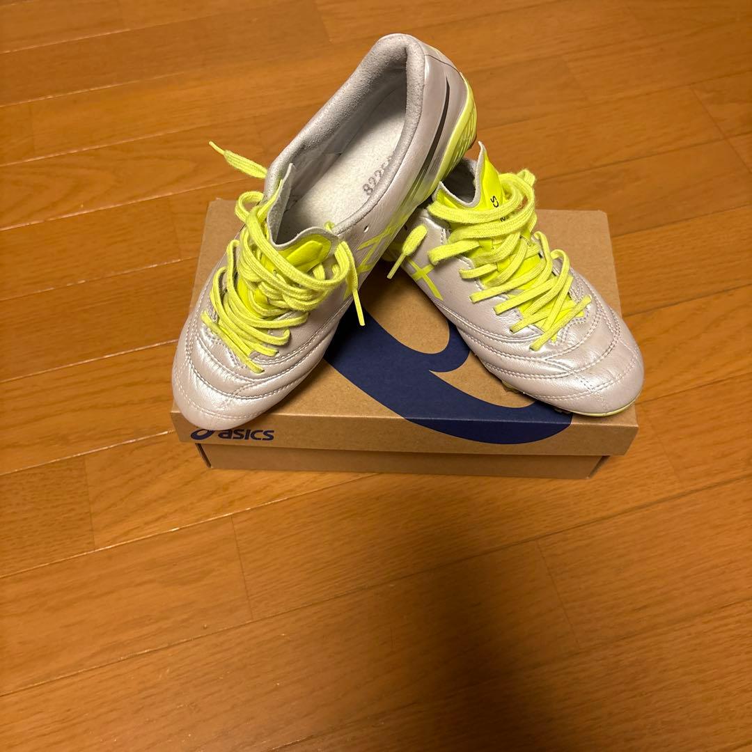 asics サッカーシューズ・スパイク シルバー/イエロー