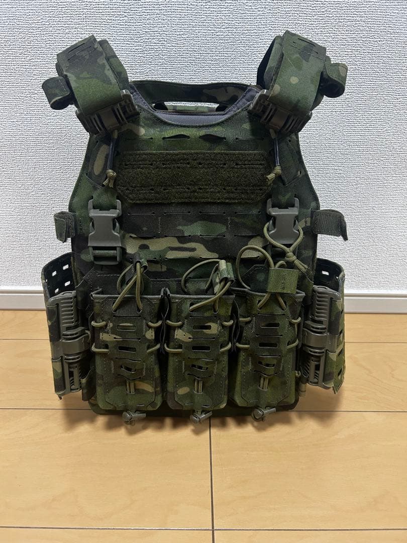 迷彩 プレートキャリア　マルチカムトロピック