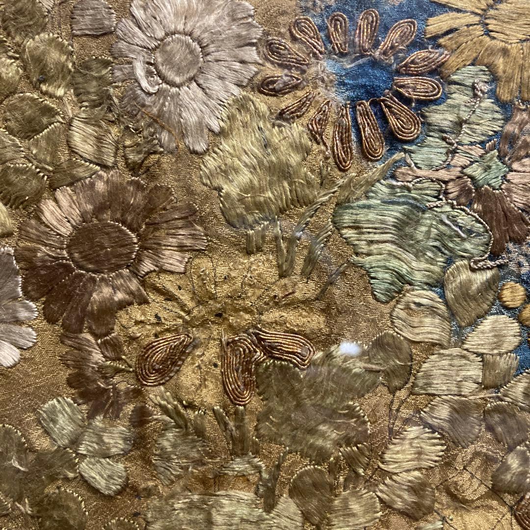 安土桃山時代　古絹布　実寸35.5×35.5cm額縁26×32枠内15×21cm