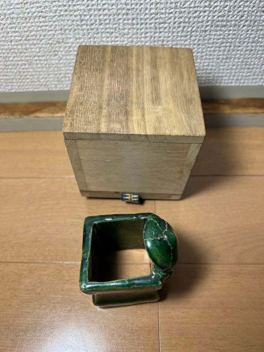 673 楽焼　蓋置