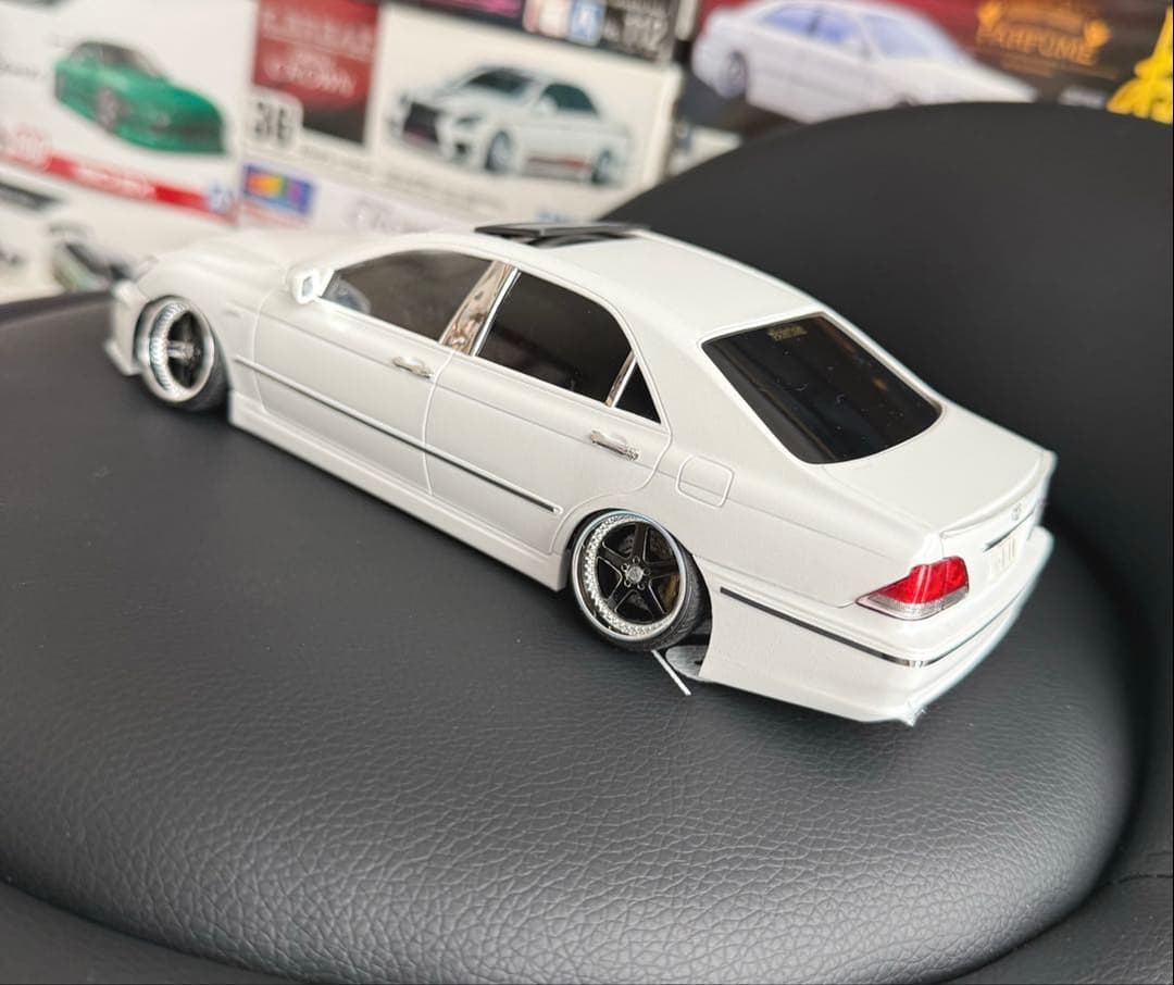 アオシマ モードパルファム GRS182 クラウン