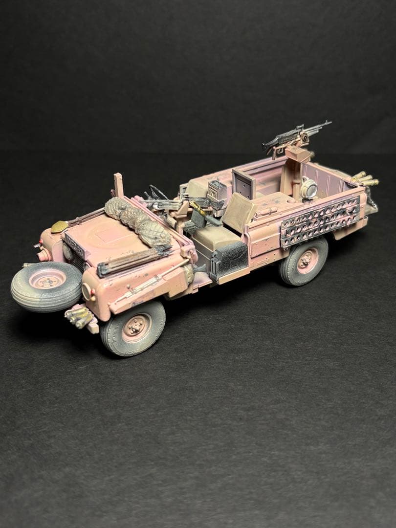 #作品No20 イギリス陸軍 S.A.Sランドローバー ピンクパンサー
