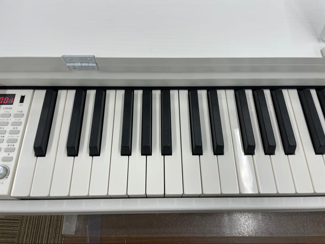 電子ピアノ88鍵盤　ハンマーアクション鍵盤　３本ペダル　ホワイト