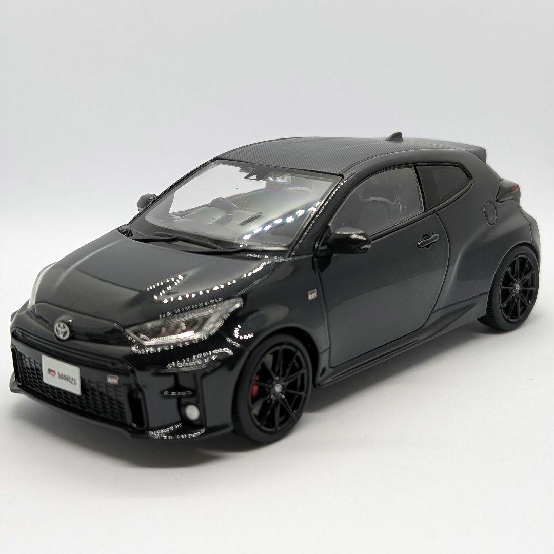 トヨタ GRヤリス プレシャスブラックパール カラーサンプル