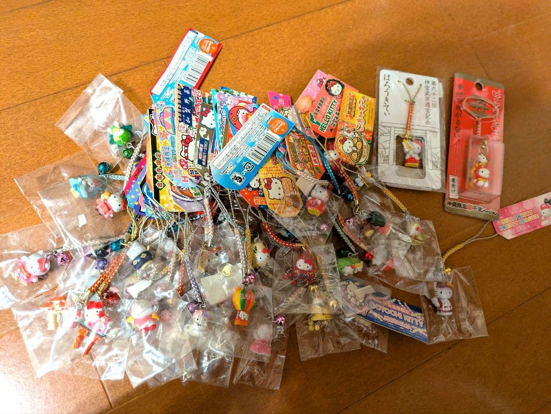 ご当地キティ40個まとめ売り 根付け ストラップ キーホルダー