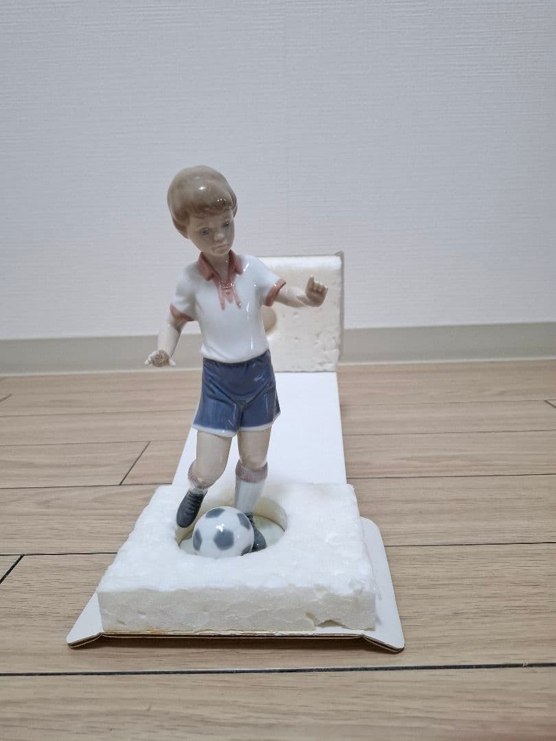 LIADRO サッカー少年 陶器
