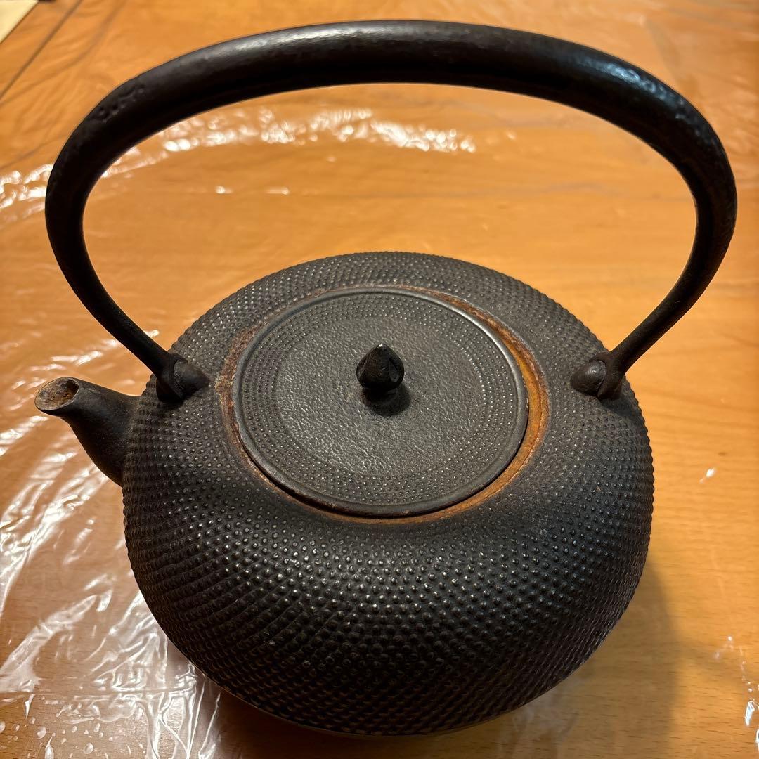 【名品】南部鉄器 鉄瓶 霰（あられ）文様 銘あり「秀成」伝統工芸品