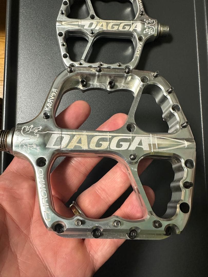 r*i様 CHROMAG DAGGA フラットペダル アルミ削り出し