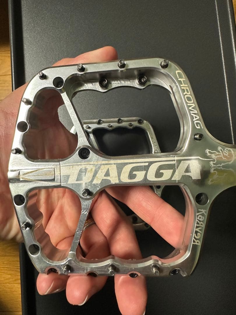 r*i様 CHROMAG DAGGA フラットペダル アルミ削り出し